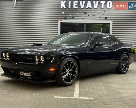 Черный Додж Челенджер, объемом двигателя 6.4 л и пробегом 26 тыс. км за 31500 $, фото 1 на Automoto.ua