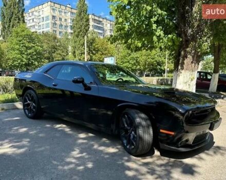 Черный Додж Челенджер, объемом двигателя 5.65 л и пробегом 141 тыс. км за 26300 $, фото 1 на Automoto.ua