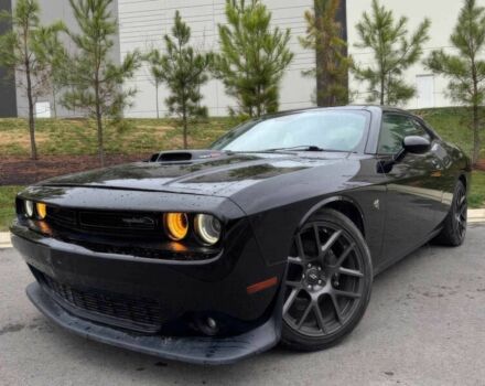 Черный Додж Челенджер, объемом двигателя 6.4 л и пробегом 56 тыс. км за 11000 $, фото 1 на Automoto.ua