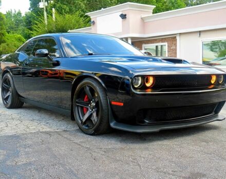 Черный Додж Челенджер, объемом двигателя 6.2 л и пробегом 52 тыс. км за 32000 $, фото 1 на Automoto.ua