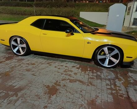 Красный Додж Челенджер, объемом двигателя 3.6 л и пробегом 260 тыс. км за 12500 $, фото 4 на Automoto.ua