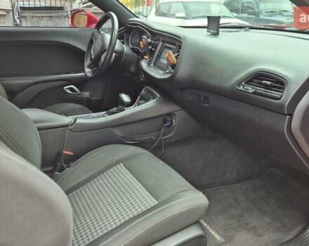 Червоний Додж Challenger, об'ємом двигуна 3.6 л та пробігом 124 тис. км за 15700 $, фото 18 на Automoto.ua