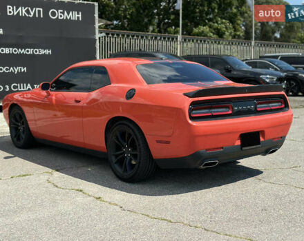 Красный Додж Челенджер, объемом двигателя 3.6 л и пробегом 168 тыс. км за 17099 $, фото 5 на Automoto.ua