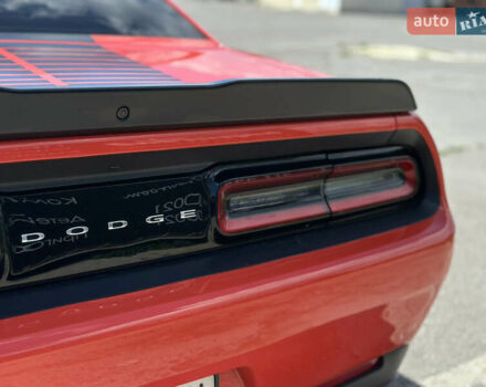 Красный Додж Челенджер, объемом двигателя 3.6 л и пробегом 168 тыс. км за 17099 $, фото 6 на Automoto.ua
