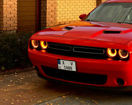 Красный Додж Челенджер, объемом двигателя 3.6 л и пробегом 159 тыс. км за 17200 $, фото 9 на Automoto.ua