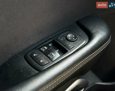 Красный Додж Челенджер, объемом двигателя 3.6 л и пробегом 168 тыс. км за 17099 $, фото 17 на Automoto.ua