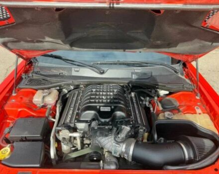 Красный Додж Челенджер, объемом двигателя 6.2 л и пробегом 79 тыс. км за 15200 $, фото 11 на Automoto.ua