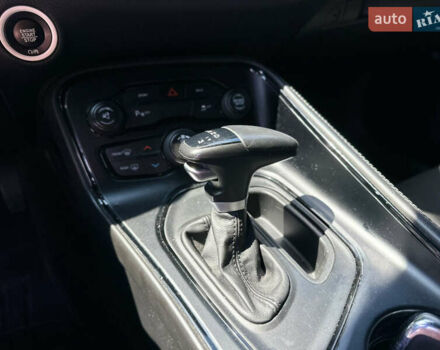 Красный Додж Челенджер, объемом двигателя 3.6 л и пробегом 168 тыс. км за 17099 $, фото 15 на Automoto.ua