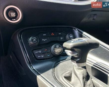 Красный Додж Челенджер, объемом двигателя 3.6 л и пробегом 168 тыс. км за 17099 $, фото 14 на Automoto.ua