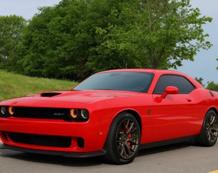 Червоний Додж Challenger, об'ємом двигуна 6.2 л та пробігом 63 тис. км за 10000 $, фото 1 на Automoto.ua