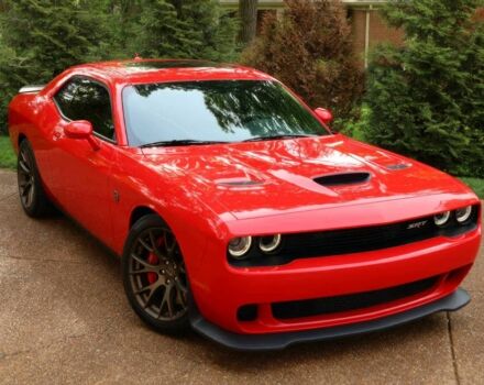 Червоний Додж Challenger, об'ємом двигуна 6.2 л та пробігом 80 тис. км за 11000 $, фото 4 на Automoto.ua