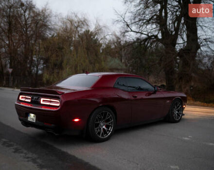 Красный Додж Челенджер, объемом двигателя 6.42 л и пробегом 76 тыс. км за 37000 $, фото 8 на Automoto.ua