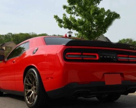 Червоний Додж Challenger, об'ємом двигуна 6.2 л та пробігом 80 тис. км за 11000 $, фото 8 на Automoto.ua