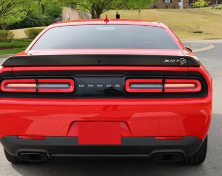 Червоний Додж Challenger, об'ємом двигуна 6.2 л та пробігом 63 тис. км за 10000 $, фото 3 на Automoto.ua