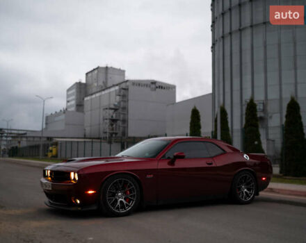 Красный Додж Челенджер, объемом двигателя 6.42 л и пробегом 76 тыс. км за 37000 $, фото 7 на Automoto.ua