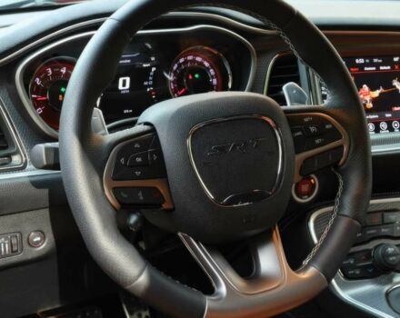 Червоний Додж Challenger, об'ємом двигуна 6.2 л та пробігом 69 тис. км за 25000 $, фото 9 на Automoto.ua