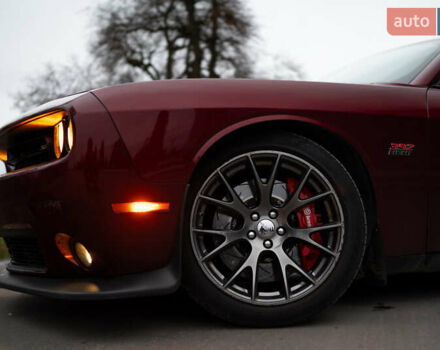 Красный Додж Челенджер, объемом двигателя 6.42 л и пробегом 76 тыс. км за 37000 $, фото 3 на Automoto.ua