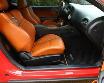 Красный Додж Челенджер, объемом двигателя 6.2 л и пробегом 58 тыс. км за 13670 $, фото 8 на Automoto.ua