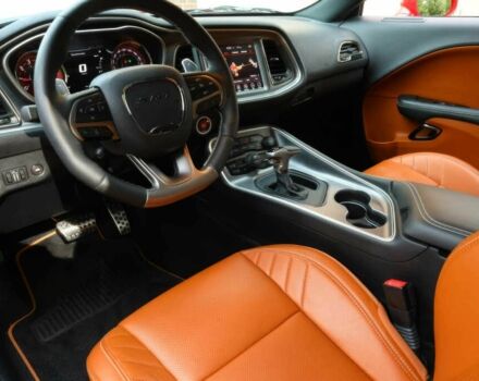 Красный Додж Челенджер, объемом двигателя 6.2 л и пробегом 58 тыс. км за 13670 $, фото 7 на Automoto.ua