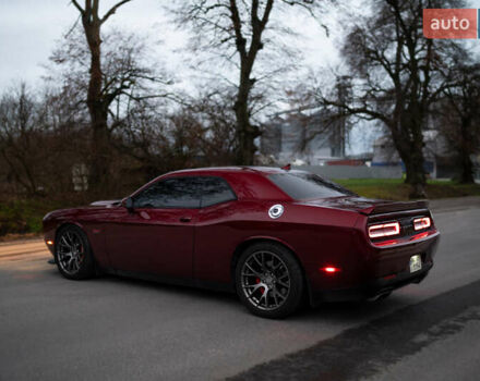 Красный Додж Челенджер, объемом двигателя 6.42 л и пробегом 76 тыс. км за 37000 $, фото 9 на Automoto.ua