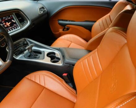 Красный Додж Челенджер, объемом двигателя 6.2 л и пробегом 58 тыс. км за 13670 $, фото 6 на Automoto.ua