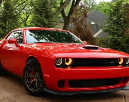 Красный Додж Челенджер, объемом двигателя 6.2 л и пробегом 58 тыс. км за 13670 $, фото 5 на Automoto.ua