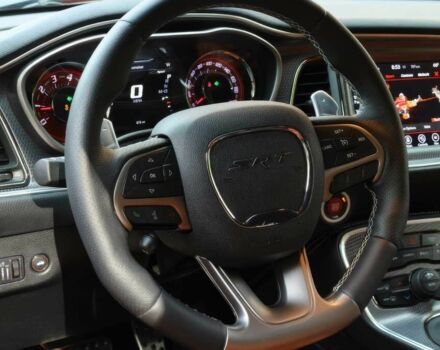 Червоний Додж Challenger, об'ємом двигуна 6.2 л та пробігом 80 тис. км за 11000 $, фото 15 на Automoto.ua