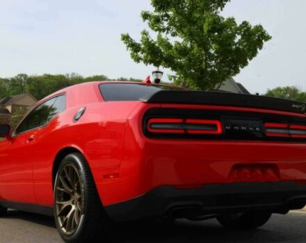 Красный Додж Челенджер, объемом двигателя 6.2 л и пробегом 58 тыс. км за 13670 $, фото 2 на Automoto.ua