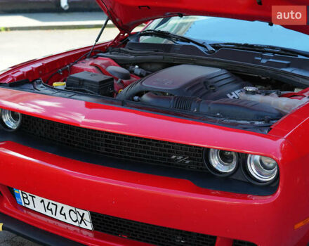 Красный Додж Челенджер, объемом двигателя 5.65 л и пробегом 32 тыс. км за 23900 $, фото 8 на Automoto.ua