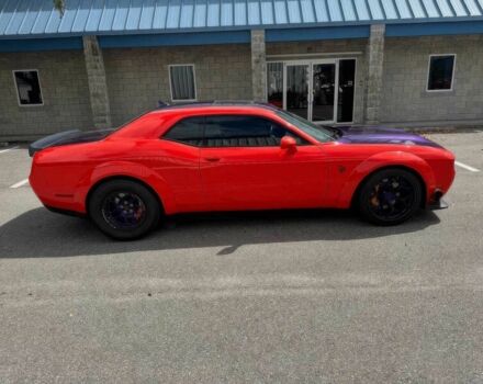 Красный Додж Челенджер, объемом двигателя 6.2 л и пробегом 41 тыс. км за 11200 $, фото 3 на Automoto.ua