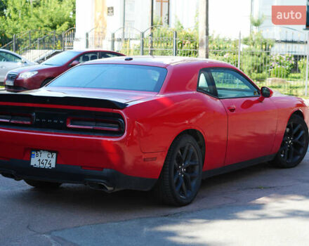 Красный Додж Челенджер, объемом двигателя 5.65 л и пробегом 32 тыс. км за 23900 $, фото 4 на Automoto.ua