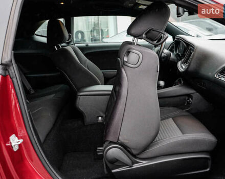 Красный Додж Челенджер, объемом двигателя 3.6 л и пробегом 13 тыс. км за 19999 $, фото 27 на Automoto.ua