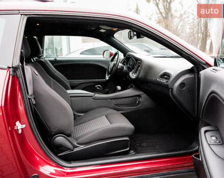Красный Додж Челенджер, объемом двигателя 3.6 л и пробегом 13 тыс. км за 19999 $, фото 26 на Automoto.ua