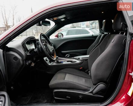 Красный Додж Челенджер, объемом двигателя 3.6 л и пробегом 8 тыс. км за 19999 $, фото 14 на Automoto.ua