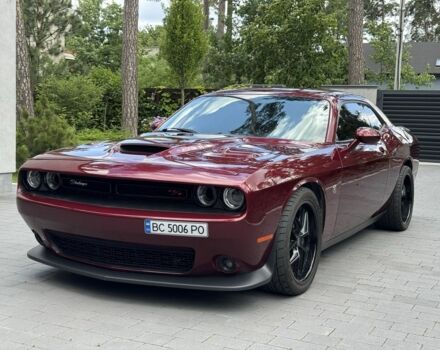 Красный Додж Челенджер, объемом двигателя 6.4 л и пробегом 66 тыс. км за 39000 $, фото 1 на Automoto.ua