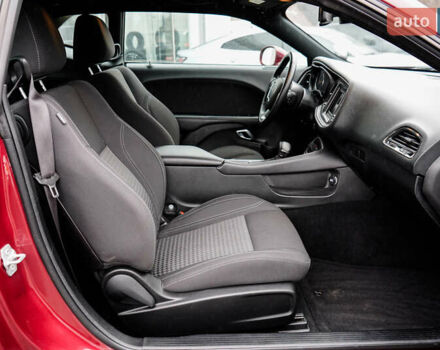 Красный Додж Челенджер, объемом двигателя 3.6 л и пробегом 8 тыс. км за 19999 $, фото 25 на Automoto.ua