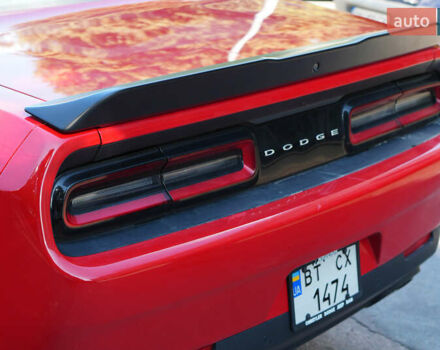 Красный Додж Челенджер, объемом двигателя 5.65 л и пробегом 32 тыс. км за 23900 $, фото 11 на Automoto.ua