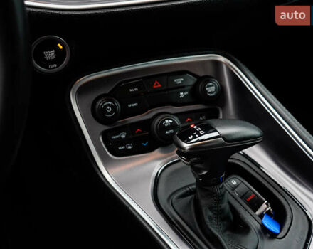 Красный Додж Челенджер, объемом двигателя 3.6 л и пробегом 8 тыс. км за 19999 $, фото 22 на Automoto.ua