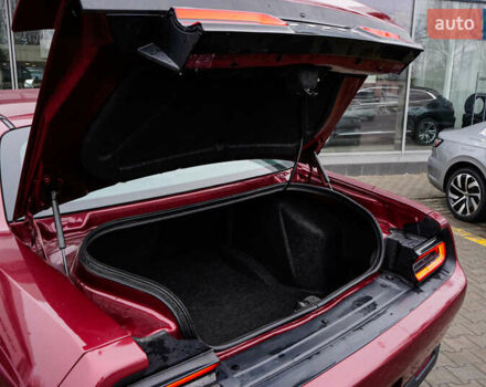 Красный Додж Челенджер, объемом двигателя 3.6 л и пробегом 13 тыс. км за 19999 $, фото 33 на Automoto.ua