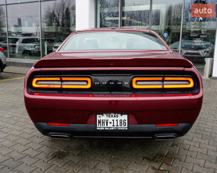 Красный Додж Челенджер, объемом двигателя 3.6 л и пробегом 13 тыс. км за 19999 $, фото 6 на Automoto.ua