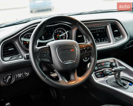 Красный Додж Челенджер, объемом двигателя 3.6 л и пробегом 13 тыс. км за 19999 $, фото 19 на Automoto.ua