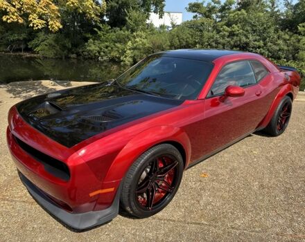 Красный Додж Челенджер, объемом двигателя 6.4 л и пробегом 45 тыс. км за 13000 $, фото 2 на Automoto.ua