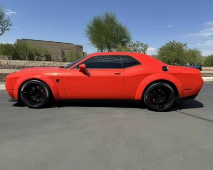 Красный Додж Челенджер, объемом двигателя 6.2 л и пробегом 44 тыс. км за 16800 $, фото 3 на Automoto.ua