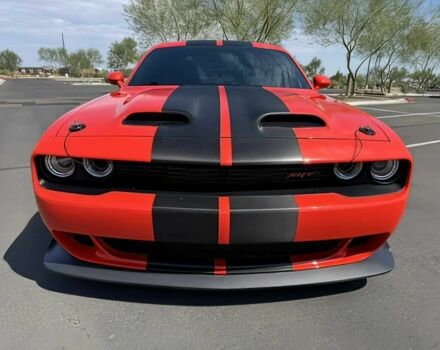 Красный Додж Челенджер, объемом двигателя 6.2 л и пробегом 44 тыс. км за 16800 $, фото 1 на Automoto.ua