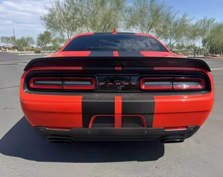 Красный Додж Челенджер, объемом двигателя 6.2 л и пробегом 44 тыс. км за 16800 $, фото 5 на Automoto.ua