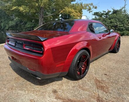 Красный Додж Челенджер, объемом двигателя 6.4 л и пробегом 45 тыс. км за 13000 $, фото 4 на Automoto.ua