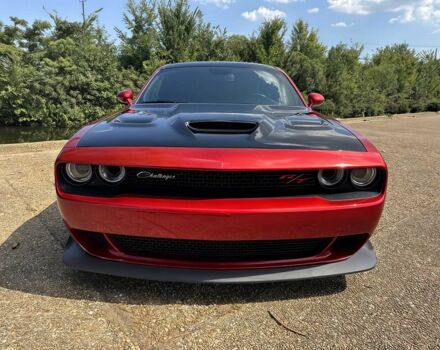 Красный Додж Челенджер, объемом двигателя 6.4 л и пробегом 45 тыс. км за 13000 $, фото 1 на Automoto.ua