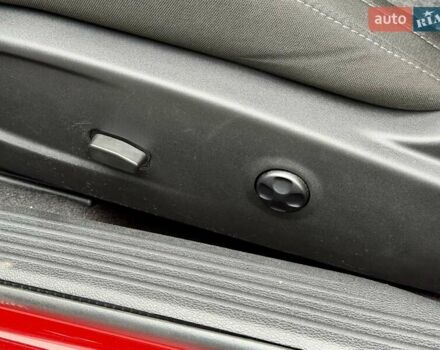 Червоний Додж Challenger, об'ємом двигуна 5.65 л та пробігом 56 тис. км за 28500 $, фото 8 на Automoto.ua