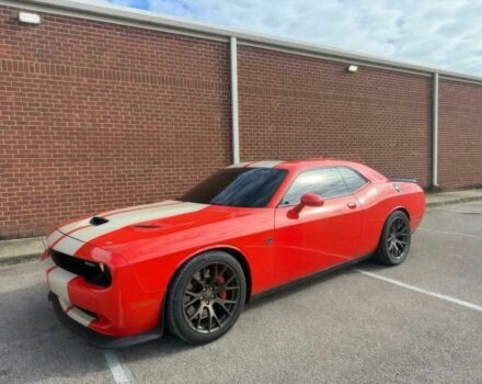 Красный Додж Челенджер, объемом двигателя 6.2 л и пробегом 79 тыс. км за 15200 $, фото 1 на Automoto.ua