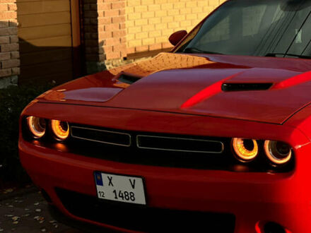 Красный Додж Челенджер, объемом двигателя 3.6 л и пробегом 159 тыс. км за 17200 $, фото 1 на Automoto.ua